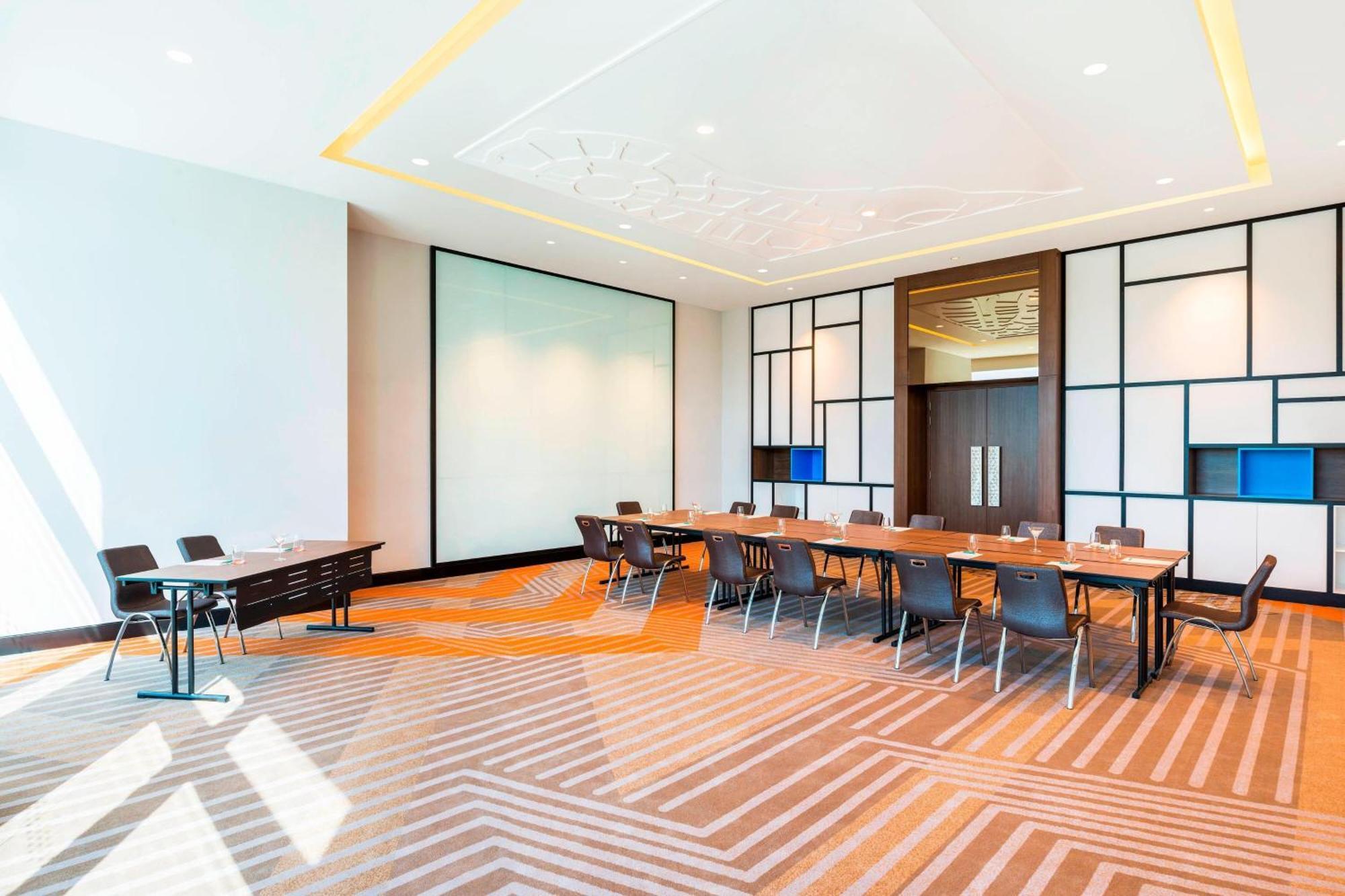Le Meridien Путраджая Екстер'єр фото Meeting room