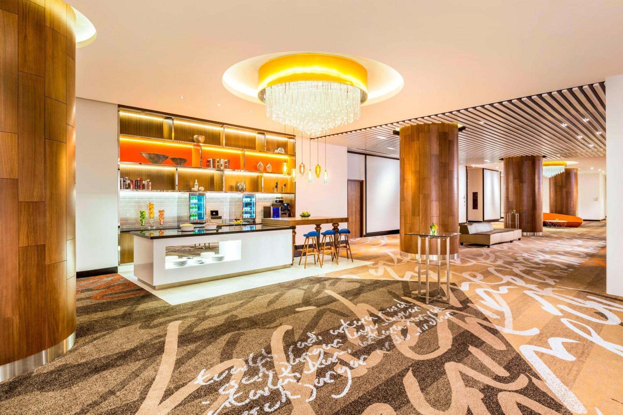 Le Meridien Путраджая Екстер'єр фото The lobby of the hotel