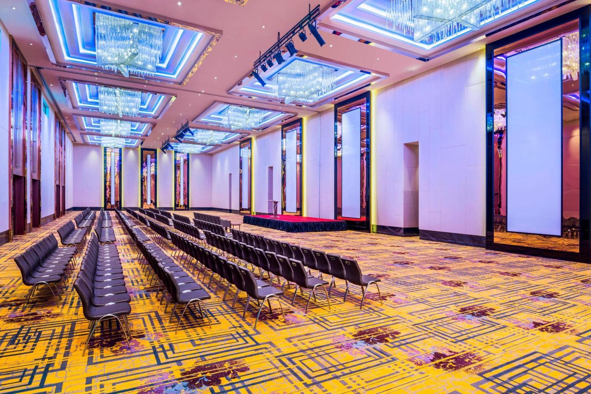 Le Meridien Путраджая Екстер'єр фото The Grand Ballroom