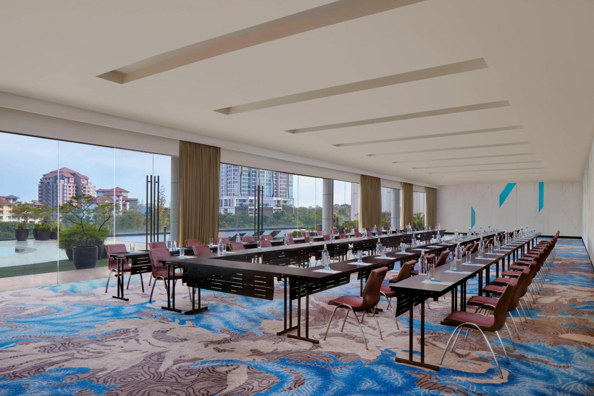 Le Meridien Путраджая Екстер'єр фото Meeting room