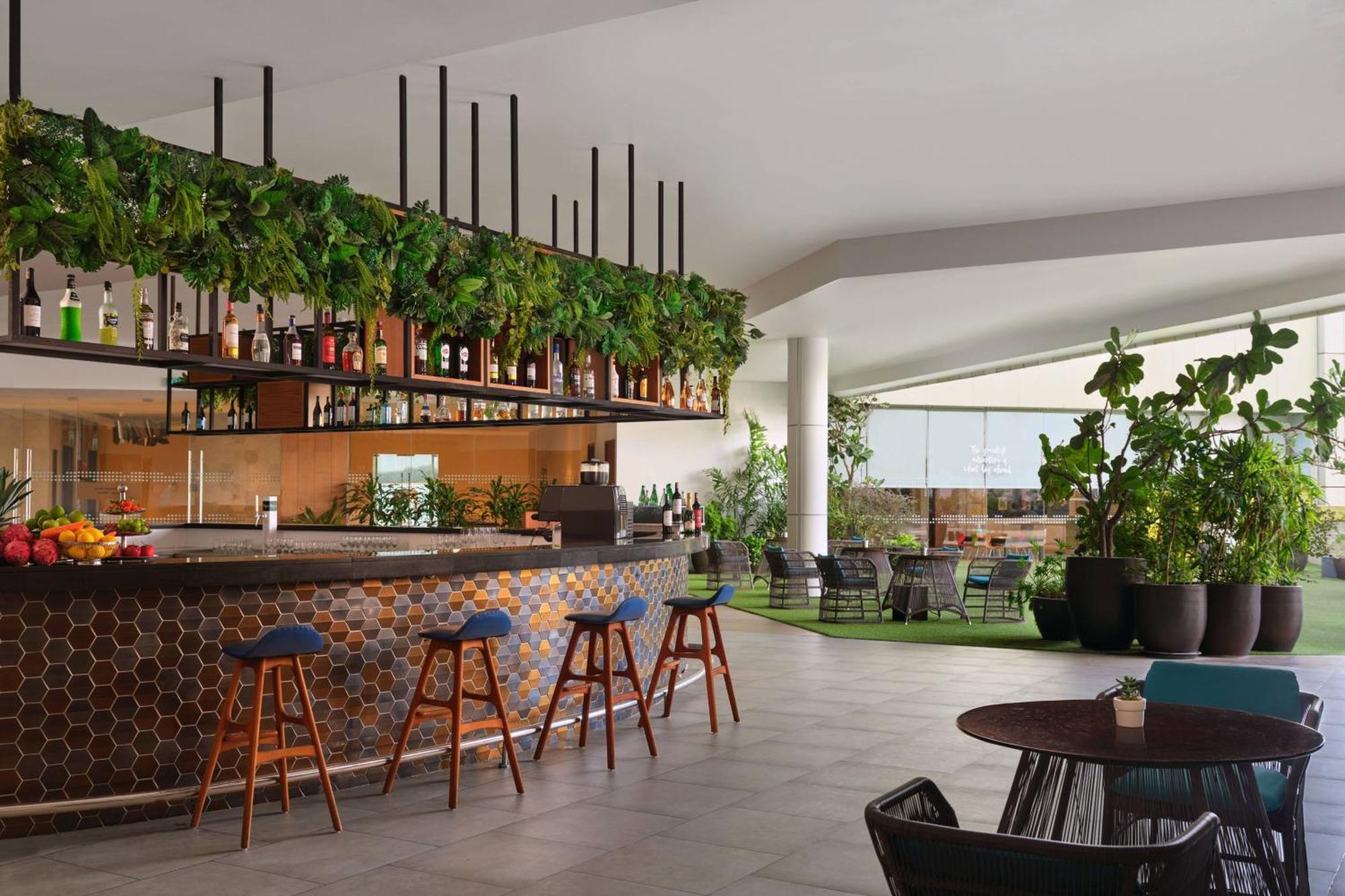 Le Meridien Путраджая Екстер'єр фото The rooftop bar at the hotel